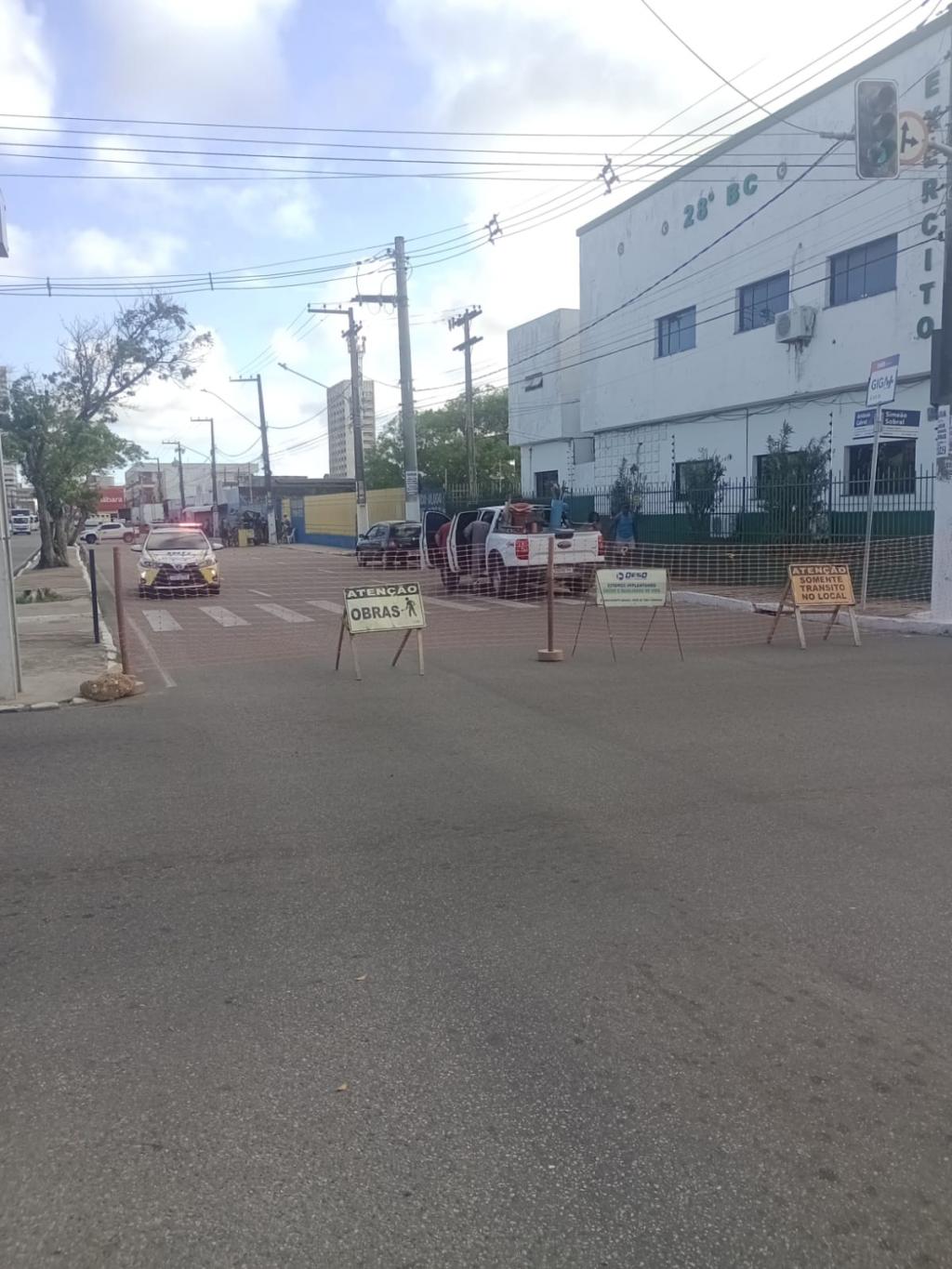 Avenida bloqueada: SMTT orienta desvio de rota da avenida Antônio Cabral por cratera sob risco de ceder - SMTT Aracaju
